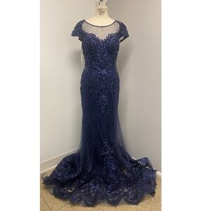 JOVANI COUTURE SIZE 6 -8 BLUE BEADED EVENING GOWN